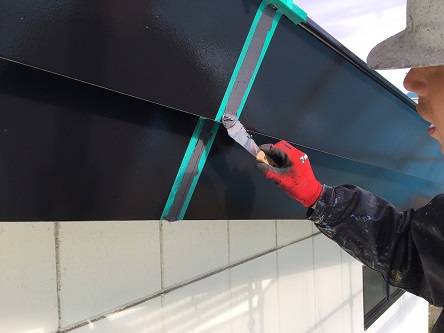 奥州市 胆江地区勤労者教育 文化ｾﾝﾀｰ様屋根塗装改修工事