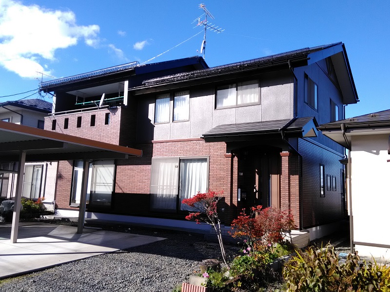 カラーチェンジ大成功！重厚感のある高級住宅★　屋根塗装　外壁塗装　クリヤー塗装　基礎塗装　雪止め　太陽光パネル用　落雪　シーリング（奥州市）