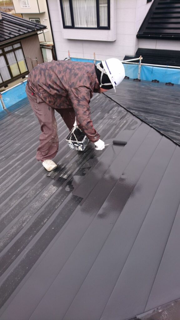 建物が一気に明るくなった！　低汚染塗料　遮熱塗料　屋根塗装　外壁塗装　シーリング改修