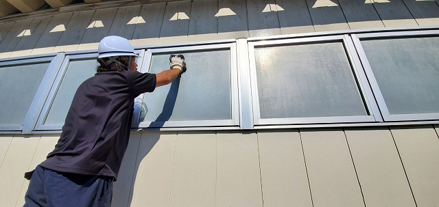 遮熱だけでなく害虫侵入対策にも有効なのは素晴らしい！　遮熱工事　窓遮熱（一関市）