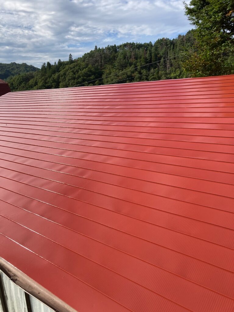 初めての屋根塗装で、屋根の錆をキレイに解決！（奥州市）