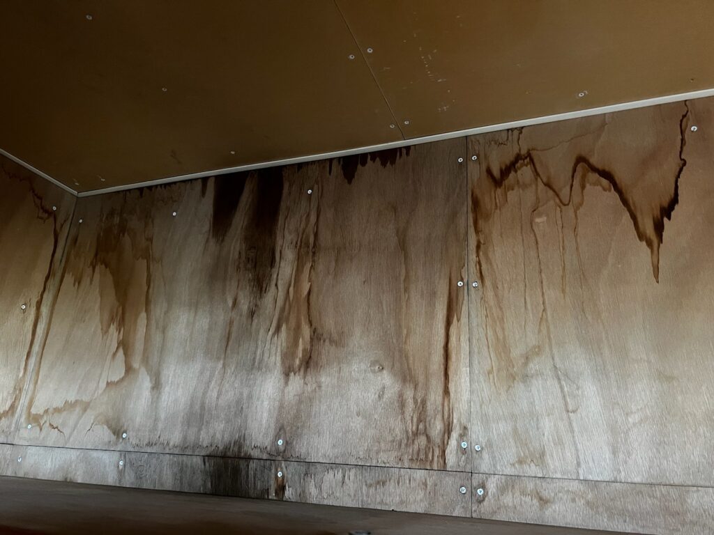 店舗併用住宅　鉄骨造・ALC外壁ビルの雨漏り修理（奥州市）