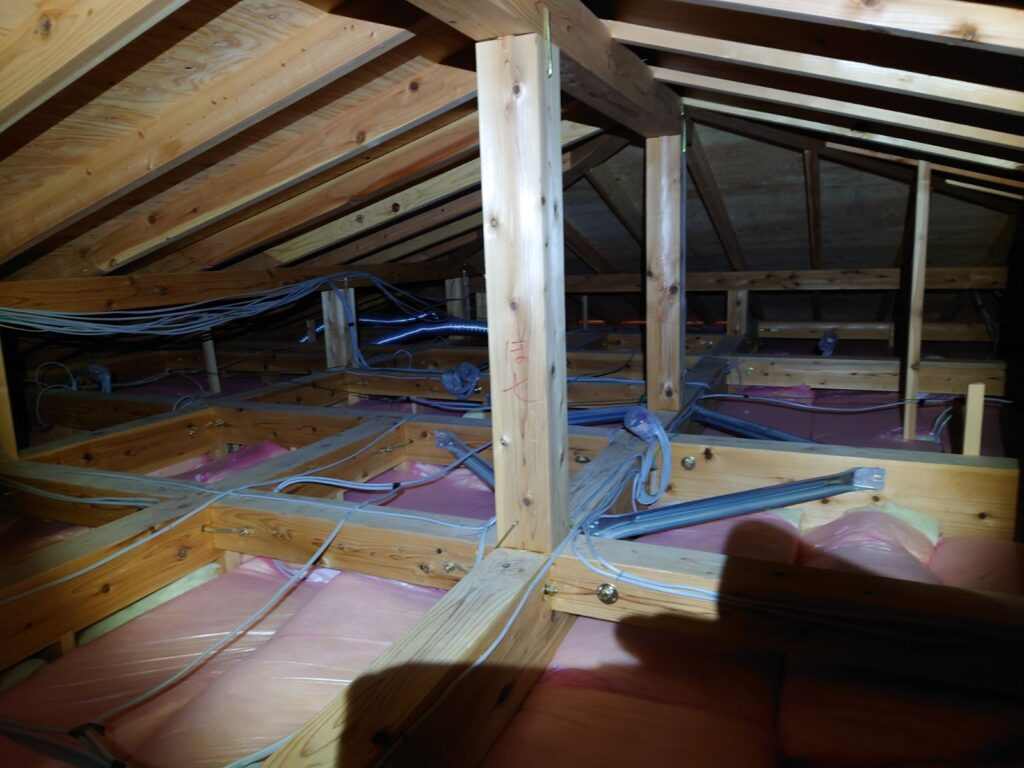 戸建住宅の天井遮熱工事　夏の暑さはもちろん、冬の寒さにも効果抜群！（一関市）