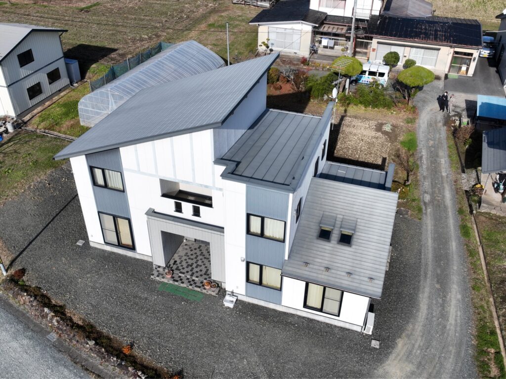 【奥州市】ハシモトホームのお家で塗装工事をしました。遮熱フッ素塗料を使用し、新築のようなきれいな仕上がりになり満足しています!