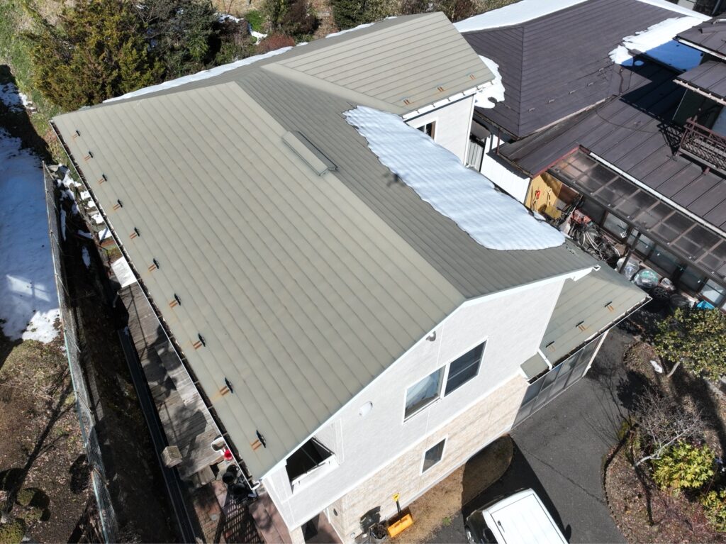 【奥州市】アイフルホームのお家で屋根・外壁塗装工事をしました。ラジオ放送を聞いて、お願いしようと決めました。家が明るくなり、子どもたちも喜んでいます!