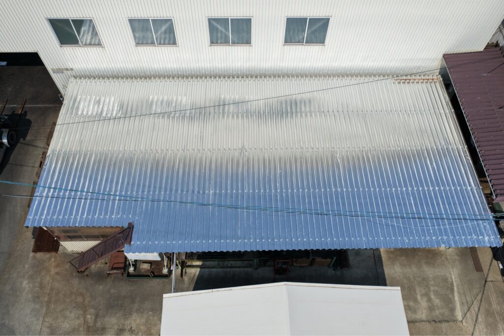 【金ヶ崎町】作業場の熱中症対策に遮熱シート施工を実施しました！
